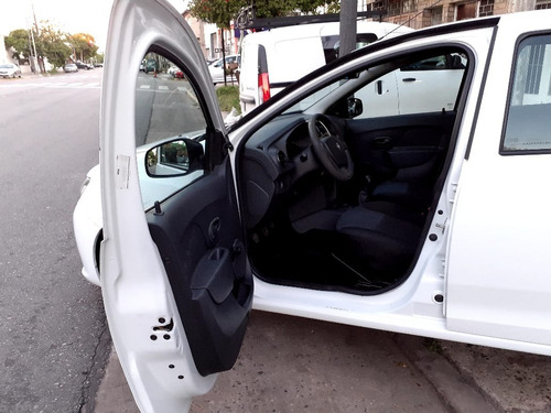 Renault Sandero Authentic 1.6 8v 5 Puertas
