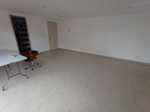 Imagen 7 de 16 de Oficina En Venta Sector Los Álamos / Cod.5031155