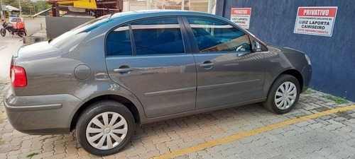 Volkswagen Polo Sedan 2011 1.6 Vht Total Flex 4p