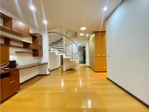 Chico Reservado, Apto Duplex Con Excelentes Acabados
