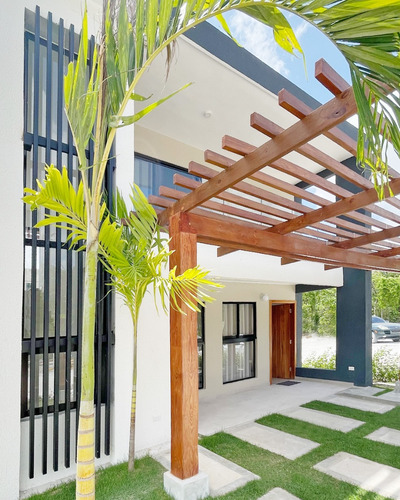 Casa En Venta En Proyecto Cerrado Con Piscina En Punta Cana