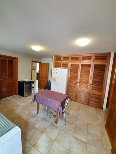 Yannet Inmuebles Vende Bella Casa En Lomas Del Este