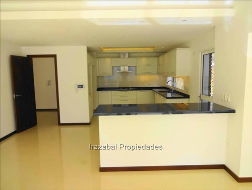 Casa En Venta Con Renta En Carrasco Sur, Irazabal