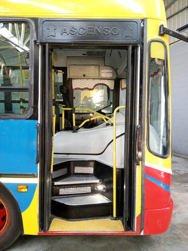 Mercedes Benz Of 1418 - Modelo 2012