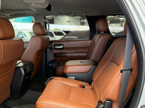 Toyota Sequoia 5.7 Platinum At