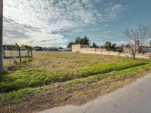 Terreno Con Frente Al Sur De 343m² En Tango