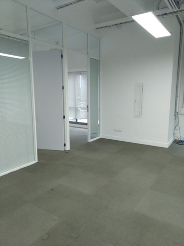 En Alquiler Oficina En Las Mercedes De 136m2