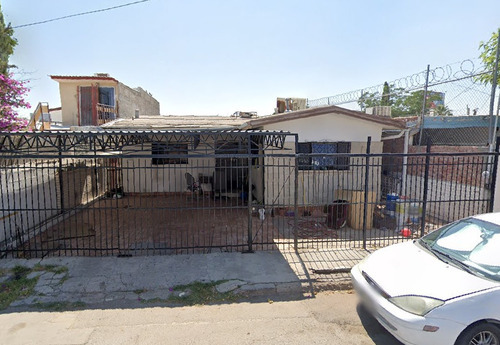Casa En Venta, Col. Munumental, Cd Juarez, Chihuahua A0512