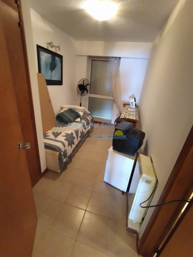 Apartamento En Zona De Peninsula Con Hermosa Vista A Playa Brava - Ref: 11575