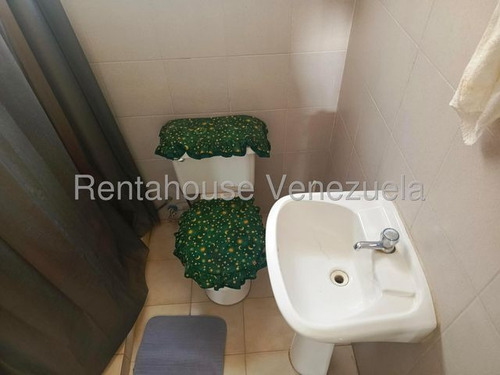 Casa Duplex En Venta Remodelada Con Espacio De Jardín Semi Amoblada Los Castores San Antonio De Los Altos Negociable