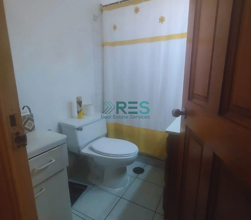 Casa En Venta De 4 Dorm. En Las Condes