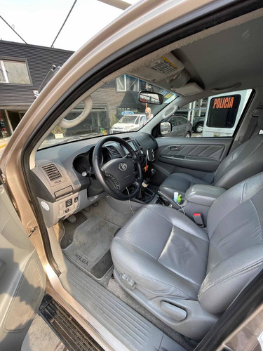 Imagen 6 de 7 de Toyota Hilux 2010 3.0 I Srv Cab Doble 4x4 Cuero