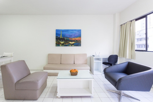 Imagem 7 de 30 de Aluguel Flat Em Boa Viagem - Ibiza 301 - 6º Pavimento - Sala E Quarto, De Frente