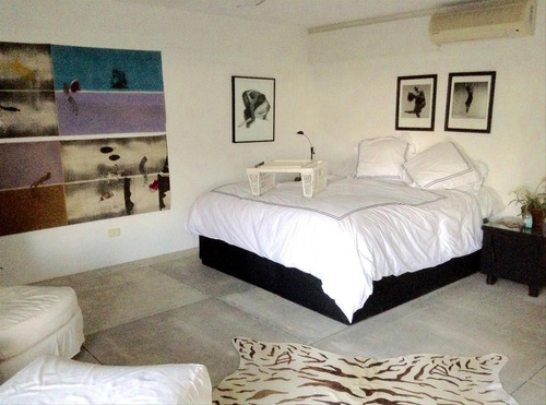 Hermosa Casa Y Terreno Adyacente. 1200 M2 Totales
