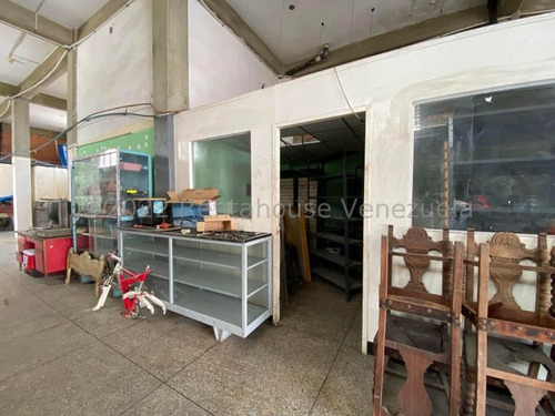 Local En Venta Con Gran Potencial Espacioso Al Centro-oeste De Barquisimeto Kenlimar Nieto 23-4580