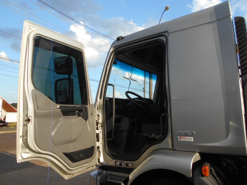 Imagem 6 de 25 de Volvo Vm 260 2010 Roll-on Roll-off