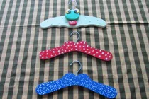 Comprar Tres Perchas Infantiles De Madera Pintadas A Mano, Sapo Pepe