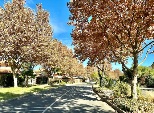 Excelente, Amplio, Luminoso, Vista Despejada,  Condominio .