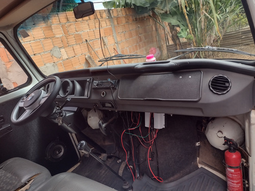 Volkswagen Kombi 1.4 Lotação Total Flex 3p