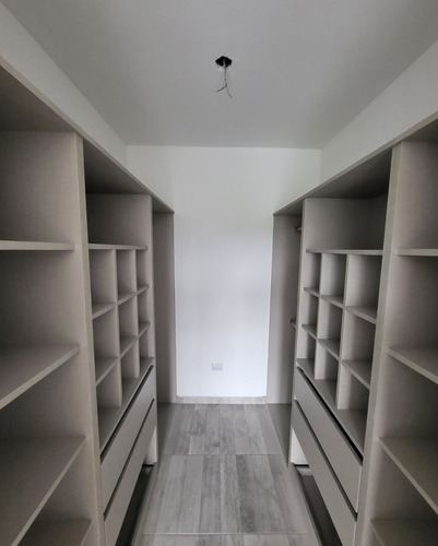 Imagen 19 de 23 de La Calandria, Duplex De 3 Dormitorios, Patio Con Pileta, 3 Baños, Escritorio