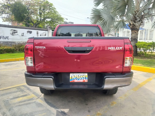 Imagen 5 de 14 de Toyota Hilux 4x4