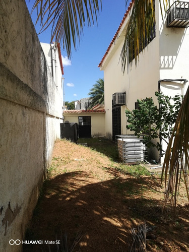Imagen 13 de 14 de Vendo Town House En La Urbanización Agua Clara. Anaco