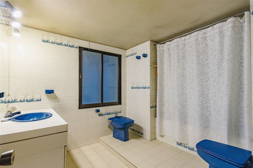 Casa En Venta De 5 Dorm. En Las Condes