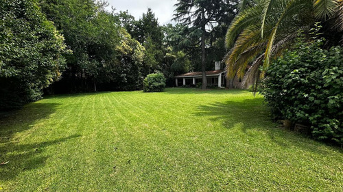 Casa En Venta - 3 Dormitorios 1 Baño - Cochera - 1.417mts2 - Parque Leloir, Ituizangó