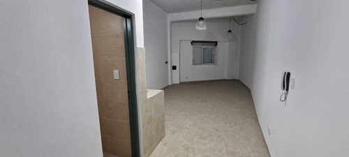 Alquilo En Palomar Departamento De 1 Ambiente 2do Piso F: 9345