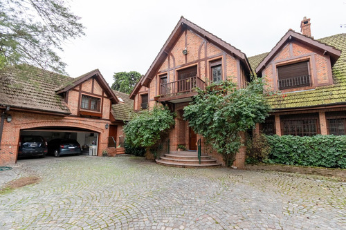 La Mejor Casa En La Zona Mas Exclusiva De Lomas De San Isidro.