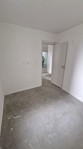 Apartamento Em Santos Com 2 Dormitórios, 1 Vaga De Garagem Para Carro, 1 Banheiro, Sala, Cozinha, Área De Serviço E Varanda