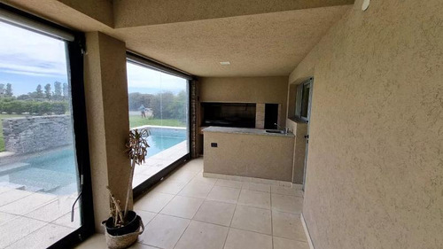 Excelente Propiedad En Venta En Club De Campo Cruz Del Sur. San Vicente, Ruta 58.