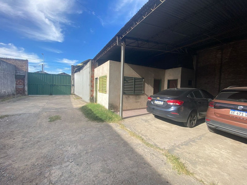 Importante Galpón En Venta Con Local Comercial