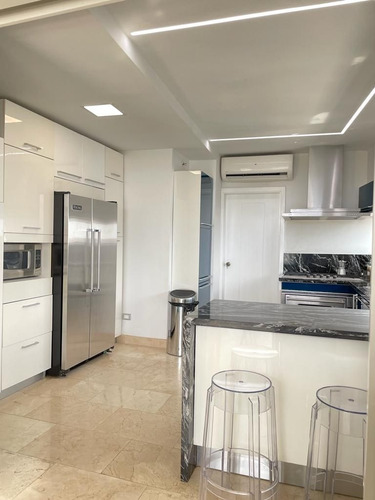 Apartamento Penthouse Con Terraza En Alquiler Amueblado En Serralles, Facil Acceso A Sectores Como Piantini, Evaristo Morales, Naco