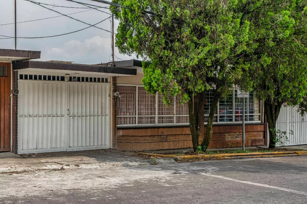 Propiedad Comercial (antes Casa Hab.) Ideal Para Restaurante, Negocio U Oficina En Excelente Ubicación.