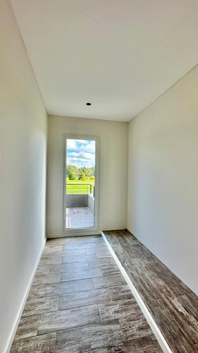 Casa En Venta - 4 Dormitorios 3 Baños - Cochera - 1.250mts2 - Haras Del Sur, La Plata