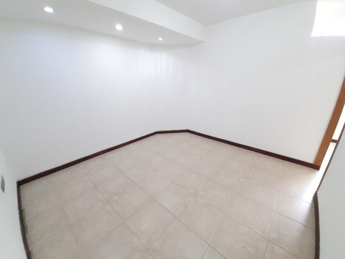 Imagen 10 de 16 de Local En C.c Plaza 80mts2