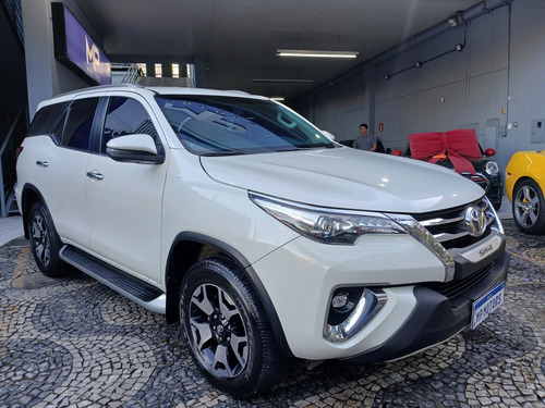 Toyota Hilux SW4 2.8 SRX DIAMOND 4X4 7 LUGARES 16V TURBO INTERCOOLER DIESEL 4P AUTOMÁTICO