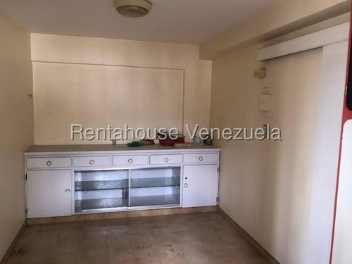 Se Vende Penthouse Dúplex En La Urb. La Candelaria.