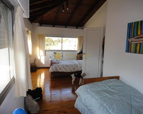 Venta Y Alquiler Temporario De Gran Casa En Pinares A Una Cuadra De La Playa- Ref: 4176