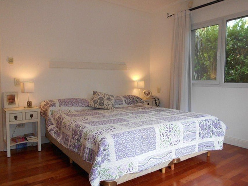 Chalet Moderno, En Dos Plantas, De 4 Dormitorios, Doble Gara