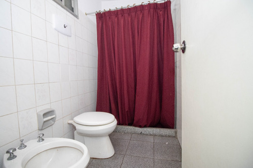 Dueño Vende Con Renta Espectacular Local Con Oficinas Y Deposito En Pocitos Nuevos! A Pasos De Montevideo Shopping Y Wtc!