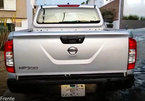 Nissan Np 300, Doble Cabina -2 Dueños -motor 4 Cil De 2.5l
