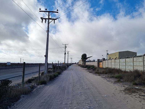 Arriendo A Empresas 12500 M2 Con Oficinas (72600)