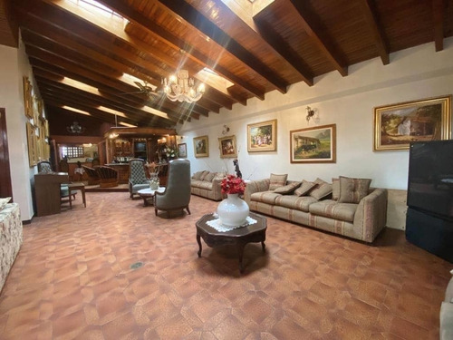 Imagen 4 de 11 de Cf. Se Vende Casa En Urbanización Altos De Pirineos