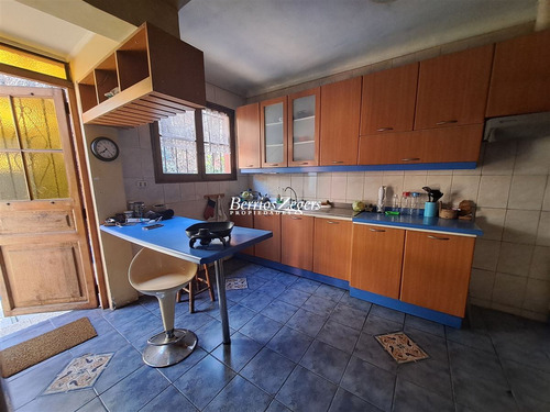 Casa En Venta De 5 Dorm. En Ñuñoa