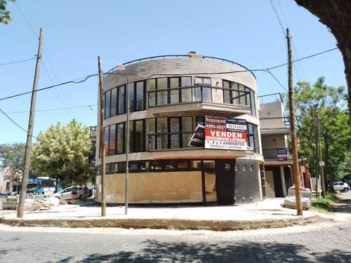 Departamento A La Venta De 3 Ambientes Con Terraza Privada En Edificio Plaza Azopardo - Adrogue