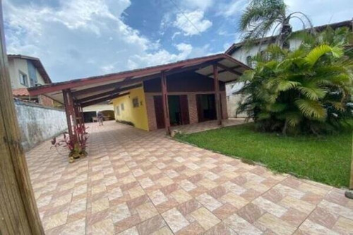 Imagem 1 de 11 de Vendo Casa Á Uma Quadra Do Mar Com 350 Metros Quadrados Em Itanhaém No Litoral Sul De Sp