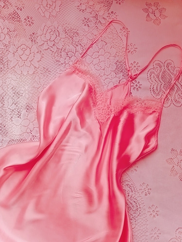 Camisón De Satín Color Rosa Baby, Talla L (Usado)