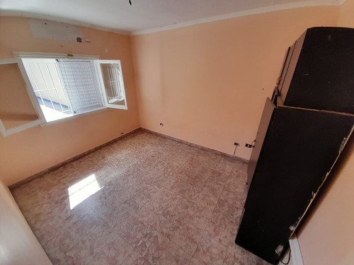 Casa Con Amplio Jardín